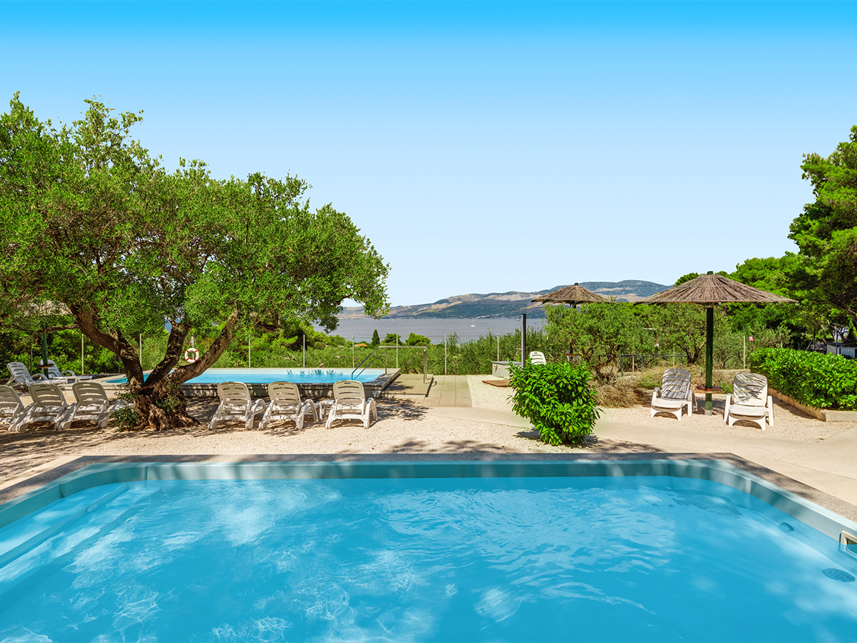 Waterman Beach Village & Glamping